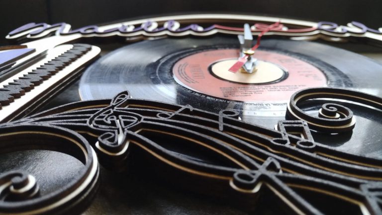 Horloge murale - Contreplaqué et vinyle